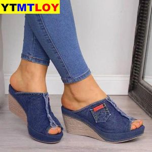 Damsandaler Nya kvinnliga skor Kvinna Summer Wedge Bekväm dam Slip-on Platt Sandaliaer Denim Plattform Kilar Hög klack