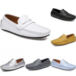 Sapatos de condução ocasional dos homens de couro homens macios Moda Moda Negra Negra Branco Azul Prata Amarelo Calçado Cinzento All-Match Lazy Cross-border 38-46 Color106