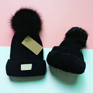 Kids Caps em estoque clássico Crianças chapéu goinhos outono inverno de malha casual chapéus ao ar livre sólido gorro de pêlos com pom u-g004