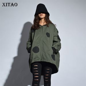 [Xitao] Europe Ankomst Höst Casual Kvinnor Polka Dot Skriv ut Stand Collar Coat Kvinna Full Sleeve Loose Jacket LJT3848 211105