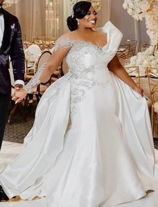 2022 Plus Storlek Arabisk Aso Ebi Mermaid Luxricious Sexig Bröllopsklänning Beaded Lace Kristaller Brudklänningar Klänningar ZJ604