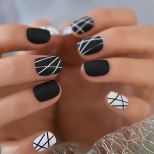 False Nails Black And White Beauty Nail Tips Short Decorated Artificial Matte Fake With Bar Pattern