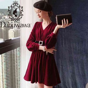 Dabuwawa Vintage Burgundy Velvet Christmas Dress Women Sexy V-Neck Lantern Sleeve Fit and Flare Draped Dress Ladies DT1CDR005 210520