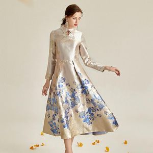 Casual Dresses 2021 Spring Summer Jacquard Klänning Brocade England Stil Kvinnor Långärmad Party Evening Kläder Mellankalv Bullklänning