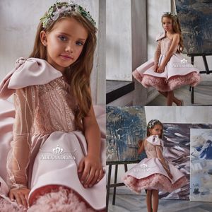 2022 Krótkie zroszony Kwiat Dresses Girl Dresses Do Wedding Layered Tulle One Ramię Kids Ball Suknia Korowód Sukienka z kokardą