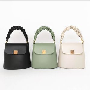 Fashion Womens Totes Väskor Läder Fold Lady Handväska Koreansk Utomhus Fritid Messenger Bucket-Shaped Design Shoulder Bag