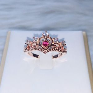 Ringar För Kvinnor Lyx Hollow Out Princess Crown Blå Lila Röd Zirkon Rose Guld Silver Färg Modesmycken KBR212