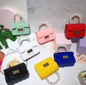 Mini flätad pärla handväska Hot Selling Women Jelly Bag Chain Small Square Women's Väskor Fabriksförsörjning