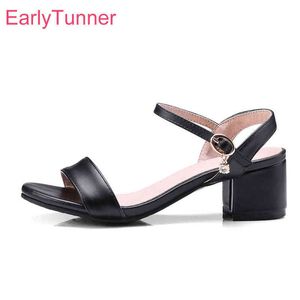 Scarpe eleganti Brand New Summer Fashion Bianco Nero Donna Sandali casual Tacchi quadrati Lady Slingback PS11 Plus Big Small Size 10 31 45 47 220303