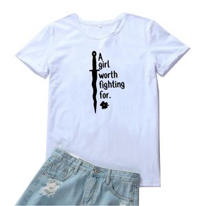 Frauen T-Shirt Ein Mädchen Wert Kämpfen Für T Shirt Frauen Mode Brief Grafik Tees Persönlichkeit Lose Oansatz Mujer Camisetas