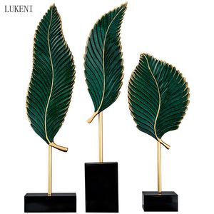 European Style Set of Three-leaf Decorations Living Room Study Bedroom el Club Decoration Resin Crafts 210414