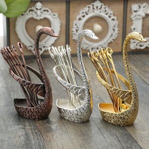 Zestawy obiadowe 7 Sztuk Swan Base Holder Zestaw Uchwyt Ze Stali Nierdzewnej Złoto Łyżki Fork Sztućce Coffee Cake Owoce Sałatka Desery Flatware Teaspoon