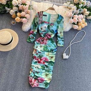 Летняя взлетно-посадочная полоса женщины цветок напечатаны плиссированные корпус женский элегантный слоеный рукав высокая упругая талия драпированное платье сетки 210416