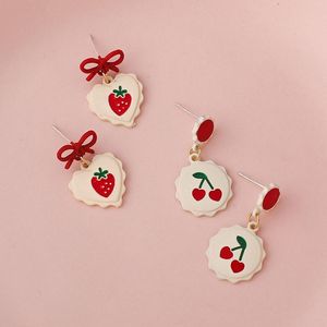 Summer Love Strawberry Kolczyki 2021 Trendy Bowknot Śliczne kremowe owoce Moda Temperament Biżuteria Stud