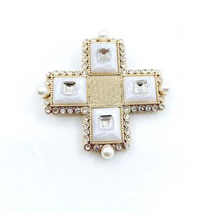 Brand Fashion Jewelry Brooch Vintage Camellia Flower Style Snowflake Cross Design Sweater Jewelry Light Gold Color Fine Top Quality Pearls
