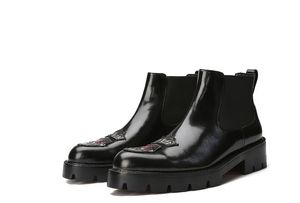 شتاء جديد من الجلد الأصلي الأسود التطريز أزياء عالية أعلى أحذية مصنوعة يدويا على أحذية الكاحل للرجال
