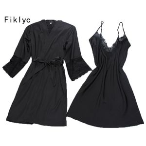 Fiklyc Marca Sexy Women's Robe Vestido Conjuntos Twinest Roupão de Roupão + Mini Noite Vestido Duas Peças Sleepwear Sleep Womens Sonorizado Conjunto Faux Silk 210831