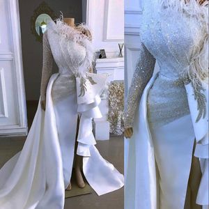 2021 Arabski ASO Ebi Sparkly Sexy Prom Dresses One Shourk Crystal Koraliki Pióro Split Ruffles Sukienka wieczorowa Walka Formalna Party Druga Recepcja Suknie