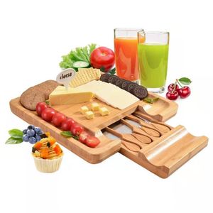 Bamboo Cheese Board Set med bestickostverktyg i utgiva lådan inklusive 4 rostfri stålkniv