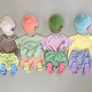 Yaz NewToddler Bebek Erkek Ve Kız Moda Yumuşak Flanşlı Tipi Kısa Kollu Tops + Katı Renk Şort Pantolon 2 adet Set 210413