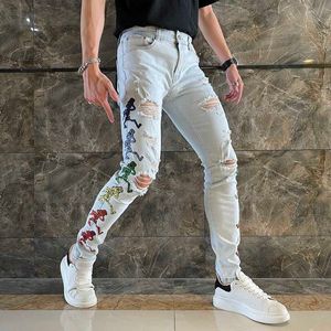 Jeans masculinos gaojie chaopai pesado indústria bordado homem de esqueleto colar decoração, lava velha dano de água, jeans magro e buraco, calças masculinas