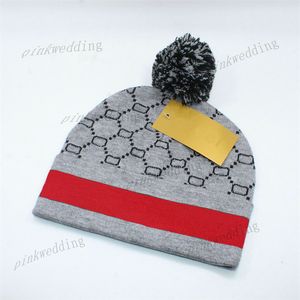 Metal Bee Knitted Hats Plaid Jacquard Skull Cap Stylish Leisure Stripe Beanie Autumn Outdoor Wool Hat