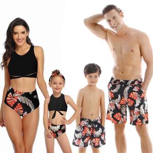 Mãe filha combinando swimsuits mamãe e me biquini roupa família olhar banho terno pai filho praia shorts swimwear 210521