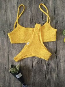 女性の水着の黄色いフリルかぎ針編みのセクシーなビキニセット女性の腕立て伏せ埋められたブラフィン水着トライアングル入浴スーツMujerビキニ