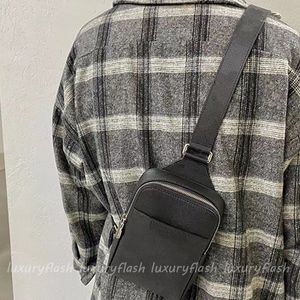 Designer Crossbody-väskor för män Lyx Ny bröstväska Mode utomhusserie Taigarama Multifunktionell dragkedja Små axelväskor