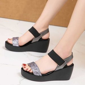 Kliny Buty dla kobiet Wysokie obcasy Sandały Lato 2021 Flip Flop Chaussures Femme Platforma Złoty Plus Rozmiar 35-43 Y0721