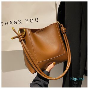 Tasarımcı-Kadın moda çantalar büyük kapasiteli omuz çapraz vücut çantası kadın çanta kova çanta askılı çantalar