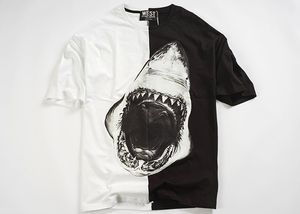 夏のファッションメンズTシャツシャークプリント黒と白のステッチ弾力性のある丸い首のカップ
