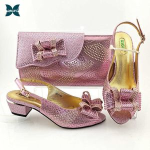 Chegada de Arican Speical N Band e Estilo Cruzado Design Italiano Senhoras Sapatos e Saco Situado na cor rosa para a festa 210624