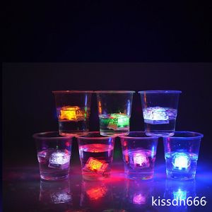 Декор Multicolor Light up Светодиодные мигающие кубики льда жидкие активные датчики ночные огни для вечеринки Xmas Wedding