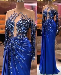 2021 Sexy Royal Blue Prom Dresses Jewel Neck Långärmad Illusion Kristall Beading High Side Split Floor Length Sheath Party Dress Evening Gowns