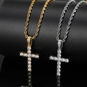 Mens Cross Diamond Pendant full av Zircon Fast Trumpet Brand Designer Chain Halsband Choker Europeiska Amerikanska Ornament