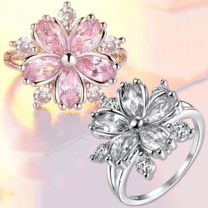 Anéis De Noivado Rosa Para Mulheres venda por atacado-Bonito Romântico Flor Rosa Zircon Anéis de Casamento de Pedra Com Cristal Prata Cor Anel de Noivado para Mulheres Partido Jóias Presente