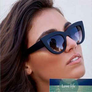Kadınlar Kedi Göz Güneş Gözlüğü Marka Tasarımcısı Ayna Lens Kalın Çerçeve Güneş Gözlükleri Moda Vintage Siyah Kadın Gözlük UV400 Fabrika Fiyat Uzman Tasarım Kalitesi
