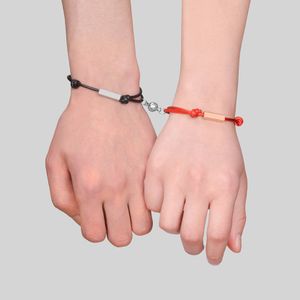 Personliga Par Armband Magnetiska Clasps Lås Key För Kvinnor Anpassad Namn Datum Friendship Smycken Gift 2PCS / Set