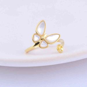 S925 Sterling Silver Pearl Tom Support Fashion Cool Wind tredimensionell Butterfly Opening Ring Kvinnors halvfabrikat