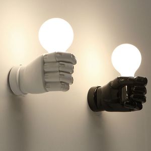 Lampada da parete a LED moderna e innovativa applique da parete in resina nera verniciata lucida per la luce della camera da letto del corridoio