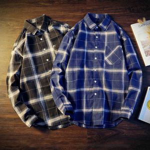 Mäns Casual Plaid Dress T Shirts Långärmad Urban Streetwear Casual Button Up Shirt för manlig Storskalig Plaid Pocket Top CS08 210527