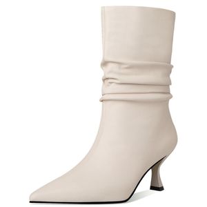 Botas femininas de couro genuíno, sapatos finos de salto alto pontiagudo, plissado, outono, cano médio, elegantes, sapatos de meia qualidade 76063