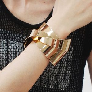 Ukmoc Fashion Women Bracelets Jewelry Accessories Warp Surface Metal Wide Cuff Bangles Statement Gold Color and Silver Color Q0717