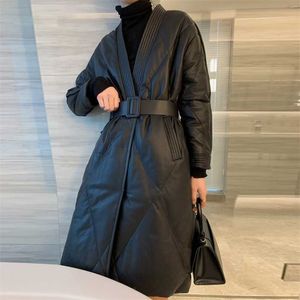 冬の暖かい長い特大の女性の薄い綿のジャケット3xlのアウター211011のための黒い革の女性のコート
