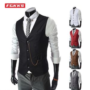 Fgkks homens moda colete se encaixar cor sólida metal cadeia de metal colete groomsmen negócio bonito casual masculino 210923