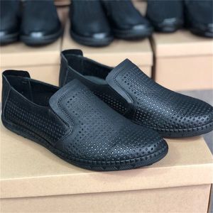 Alta Qualidade Designer Mens Dress Shoes Locas de Luxo Dirigindo Genuíno Couro Italiano Slip no sapato casual preto Respirável com caixa 034