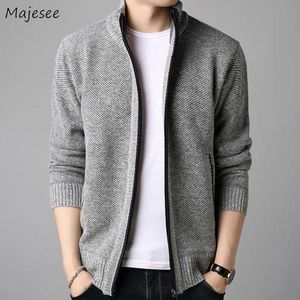 Mężczyźni Cardigan Winter Fleece Male Swetry Zipper Wysokiej Jakości Slim Dzianiny 3XL Znosić Codziennie Inteligentne Casual Koreański Modny Chic Przytulny Y0907
