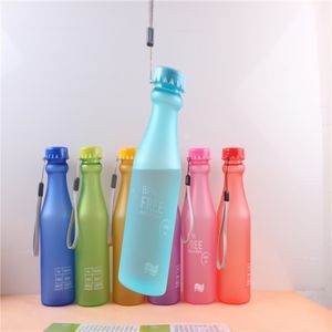 Bicchiere sportivo portatile Colori caramelle Acqua di plastica smerigliata Bottiglia di soda sigillata infrangibile di alta qualità BPA Free 550ML