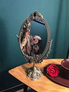 Lusterka Europejska Vintage Makijaż Mirror Desktop Podwójny Boczny Kosmetyk Obrotowy Wystrój Home Decor Stół Wanity J012